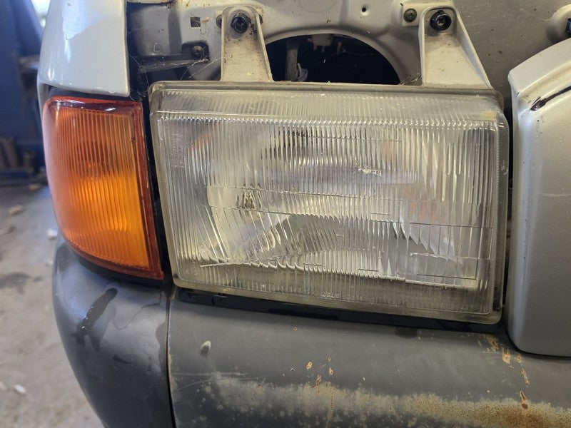 Headlight Right Hand Ford Courier PE 01/1999 2000 2001 10/2002