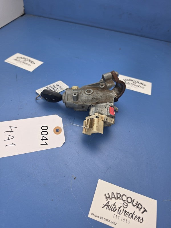 N70 Toyota Hilux 03/2005 - 08/2015 Ignition barrel, key, housing and s
