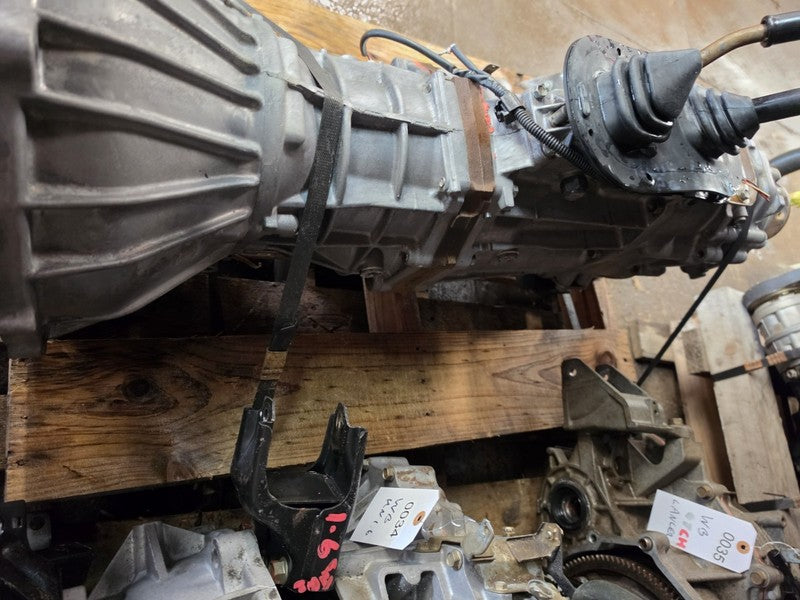 TOYOTA HILUX G52 LN106 22R 4X4 GEARBOX AND TRANSFER CASE