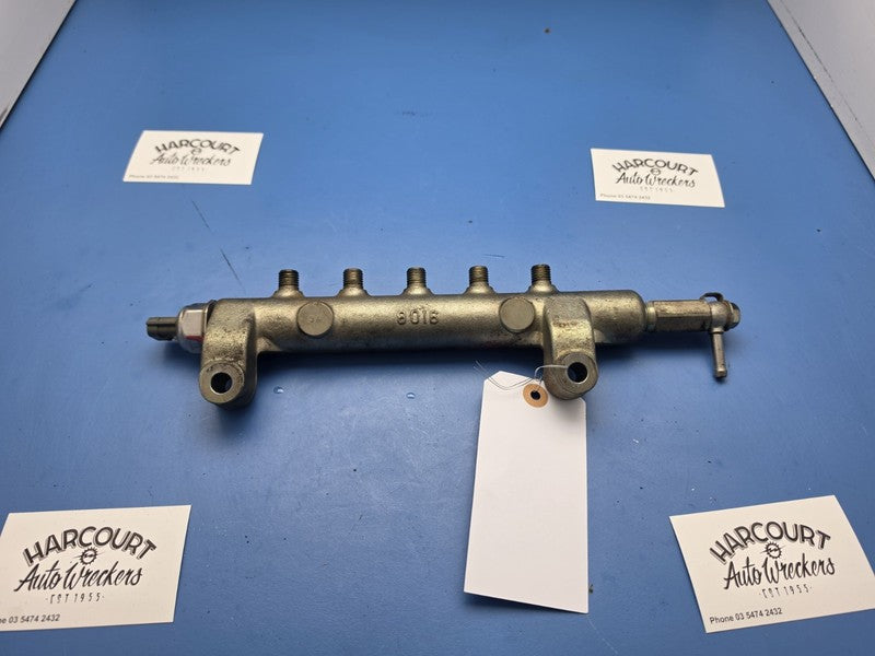 Genuine Nissan Injector Fuel Rail YD25 - Nissan Navara D22 and D40 200