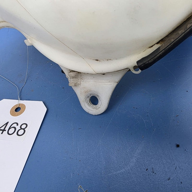 Toyota Corolla AE112R Hatch Back Wiper Washer Bottle 10/98-11/01 Genui