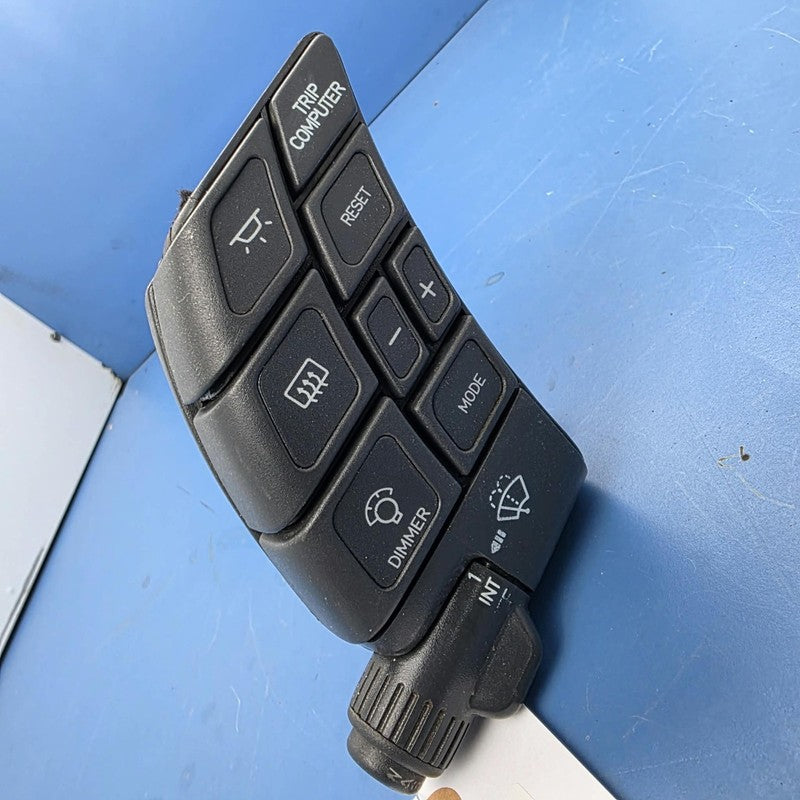 HOLDEN 1988-91 VN COMMODORE CALAIS GM LHS WIPER/TRIP COMPUTER/DIMMER D
