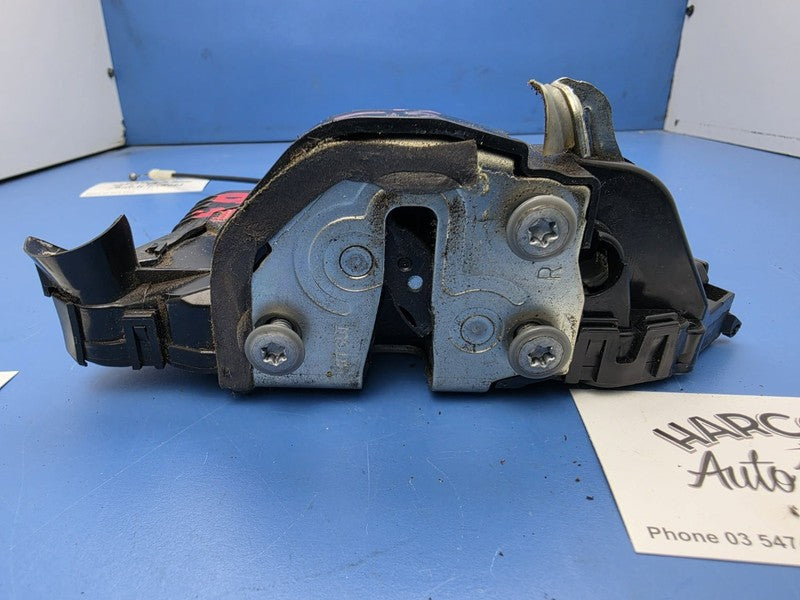Toyota Yaris 2005-2011 5 DR Hatch Right Front Door Lock Mechanism Latc
