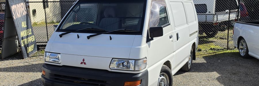 Mitsubishi Express  Van