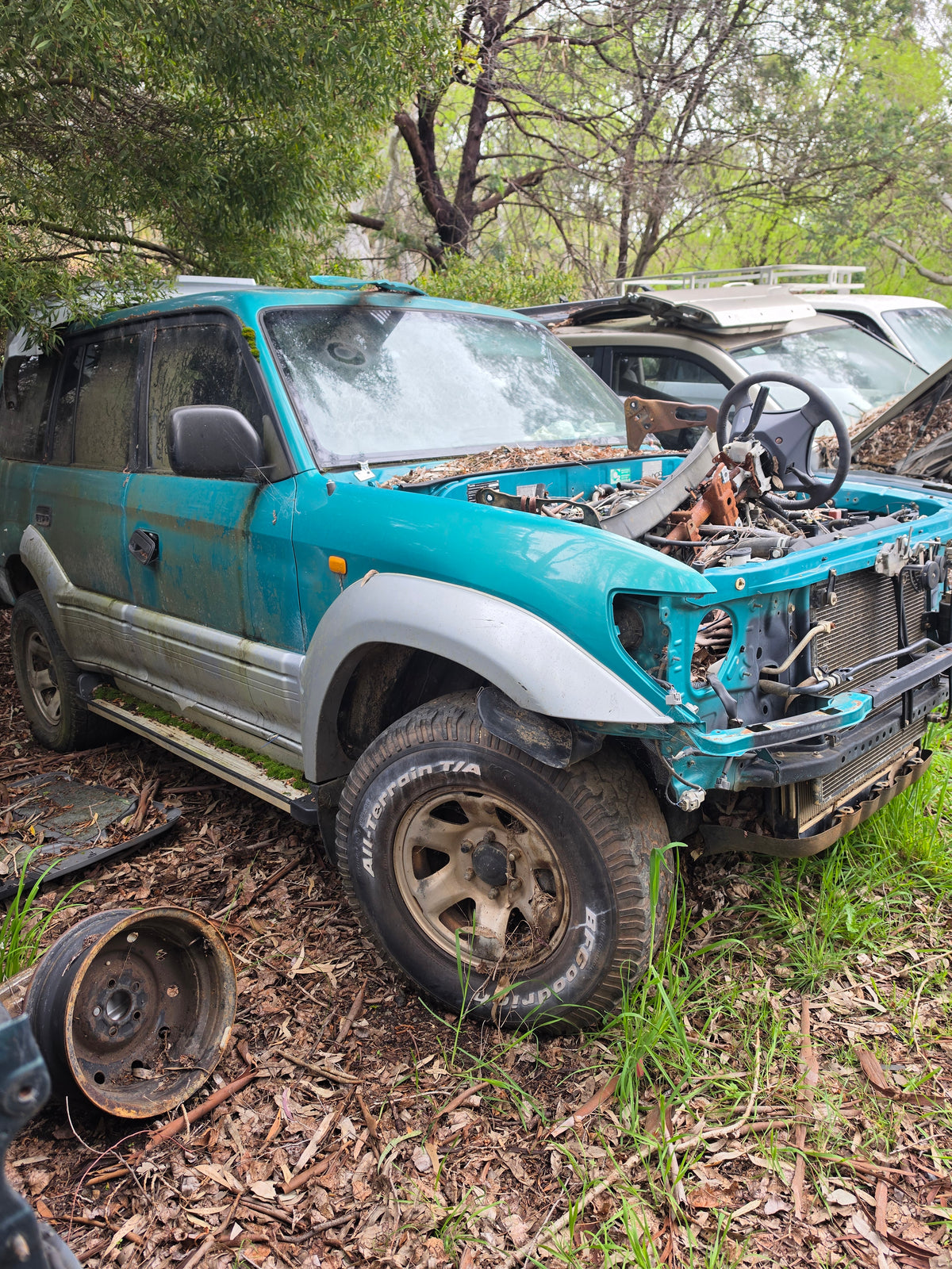 Wrecking 90 Series Toyota Prado in the yard, photo 4 of 4
