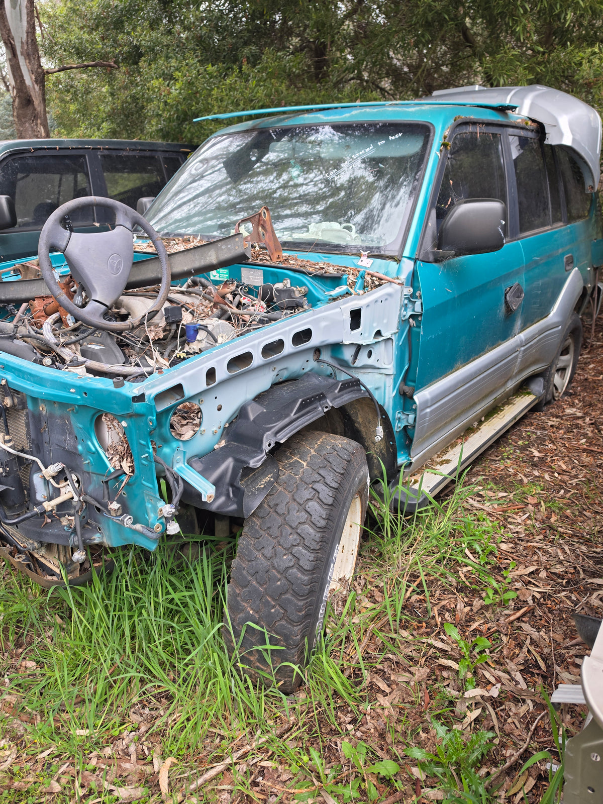 Wrecking 90 Series Toyota Prado in the yard, photo 1 of 4