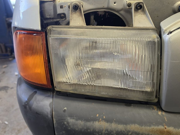 Headlight Right Hand Ford Courier PE 01/1999 2000 2001 10/2002
