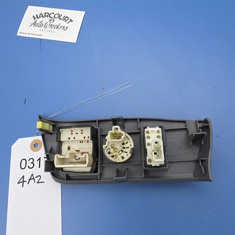 Mirror Control Switch And Panel Fits Toyota Rav 4 05/2000-10/2005 ACA2