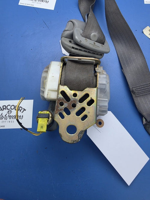 2003-2007 TOYOTA 20 SERIES KLUGER RHF SEAT BELT