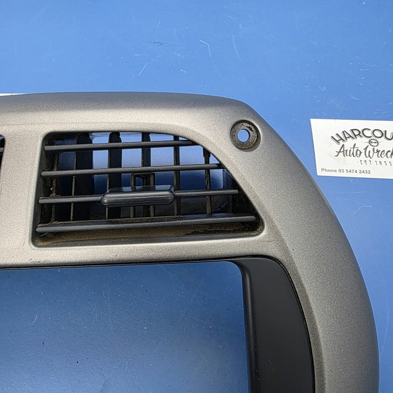 Radio Surround Center Dash Vent Panel Fits Toyota Rav 4 05/2000-05/200