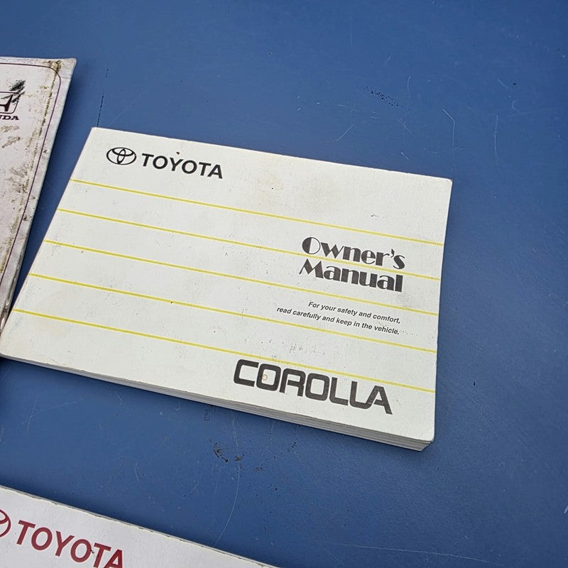 Toyota Corolla Owners Manual Service Book AE112 10/1998-11/2001