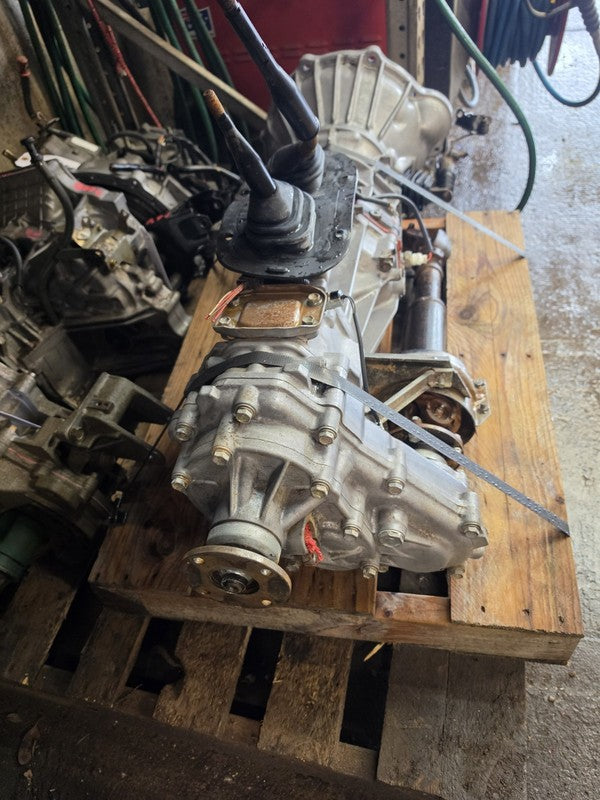 TOYOTA HILUX G52 LN106 22R 4X4 GEARBOX AND TRANSFER CASE