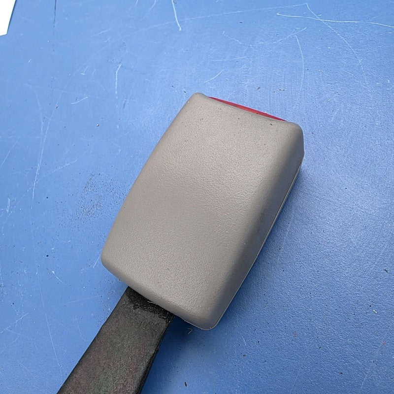 Front Right Seat Belt Buckle/ Stork Suit Toyota Corolla AE112 10/1998-