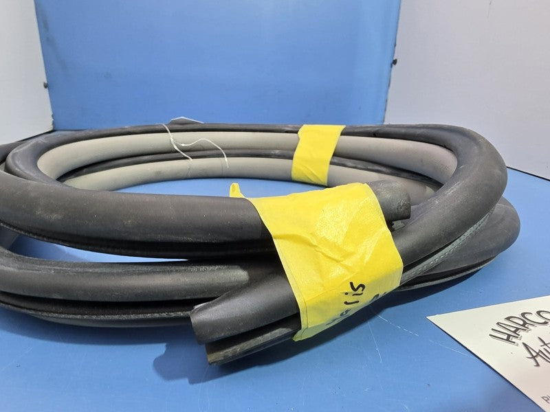 Toyota Yaris 2005-2011 3 Door Hatch Left Front Door Seal Body Side