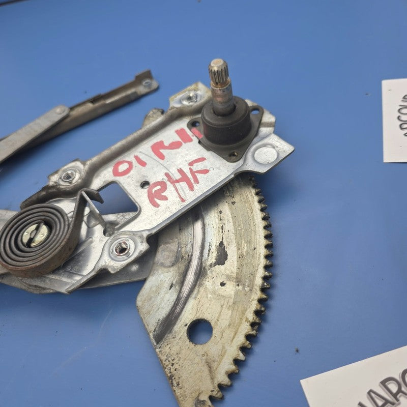 Front Right Window Regulator Manual Toyota Corolla AE112 10/1998-11/20