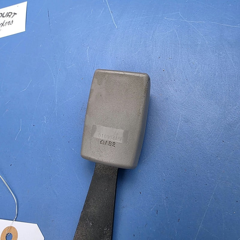 Front Right Seat Belt Buckle/ Stork Suit Toyota Corolla AE112 10/1998-