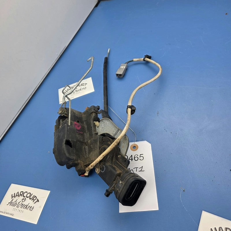 Front Right Door Lock  Latch Mechanism Toyota Corolla AE112 10/1998-11