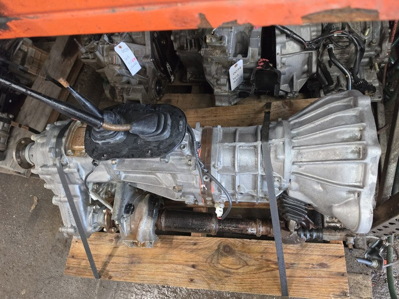 TOYOTA HILUX G52 LN106 22R 4X4 GEARBOX AND TRANSFER CASE