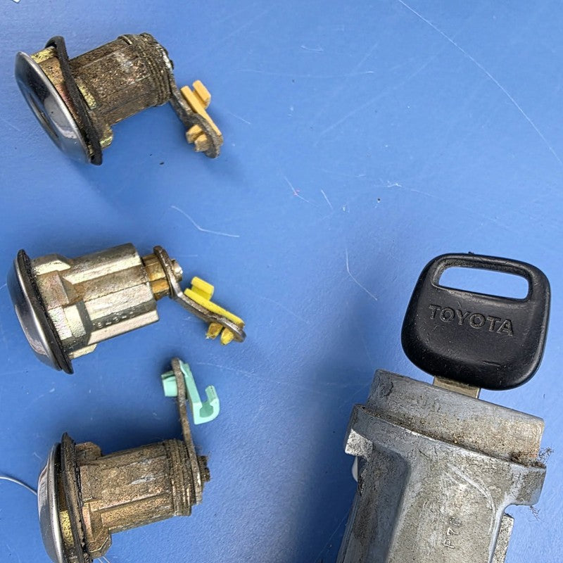 Ignition Barrel And Lock Set Suit Toyota Starlet EP91 03/1996-09/1999