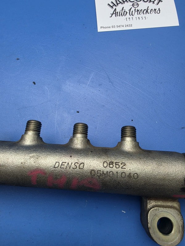 Genuine Nissan Injector Fuel Rail YD25 - Nissan Navara D22 and D40 200
