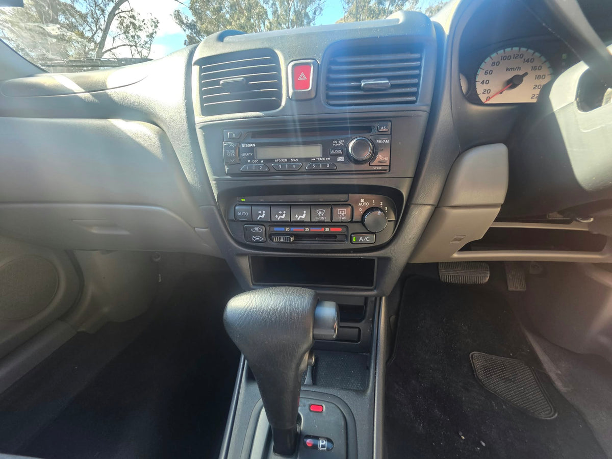 2002 Nissan Pulsar, photo 1 of 10