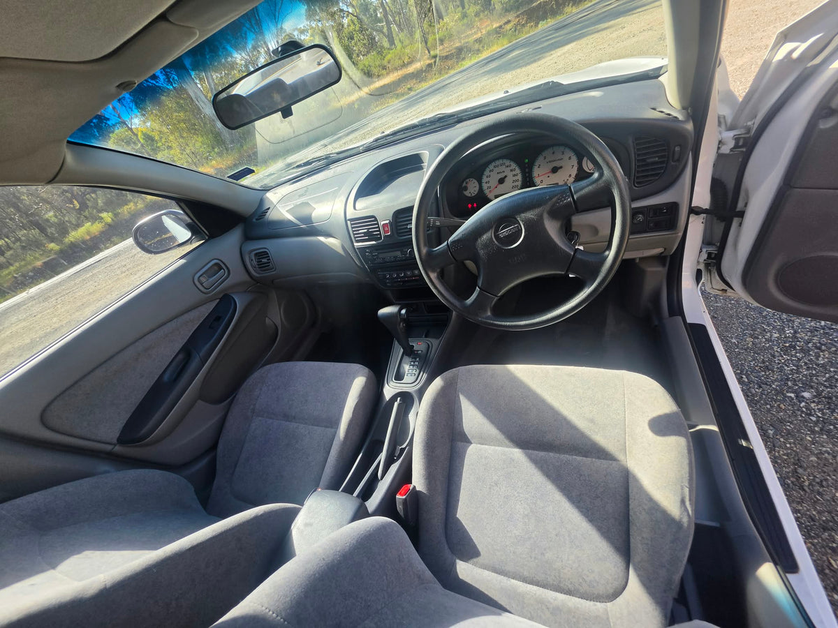 2002 Nissan Pulsar, photo 4 of 10