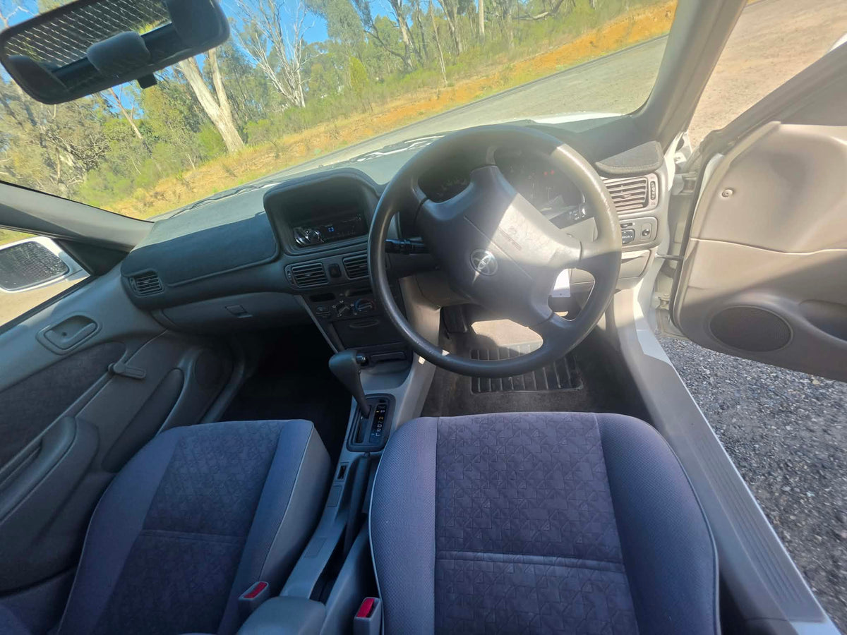 2001 Toyota Corolla, photo 3 of 10