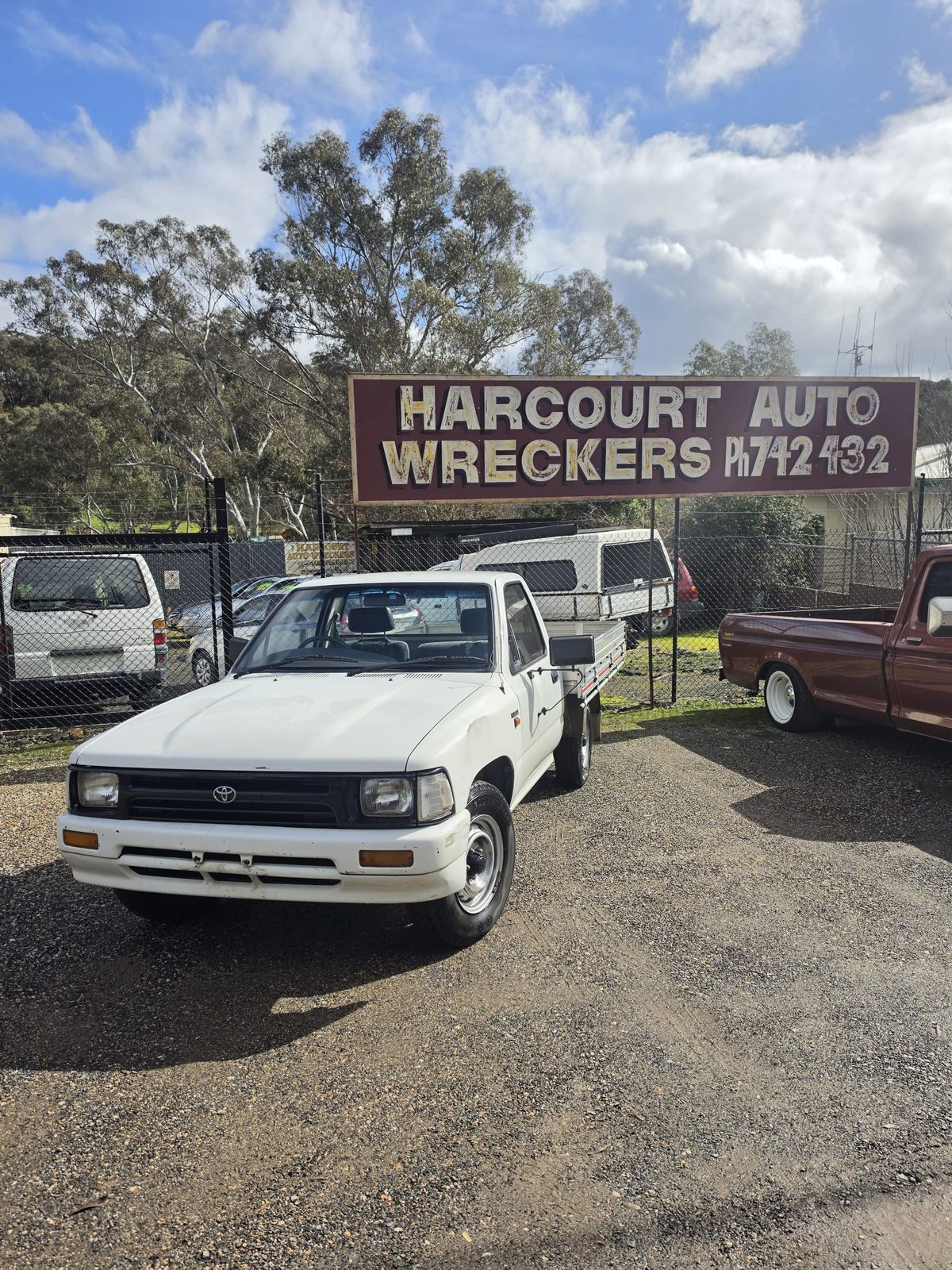 1995 Toyota Hilux tray, photo 1 of 8