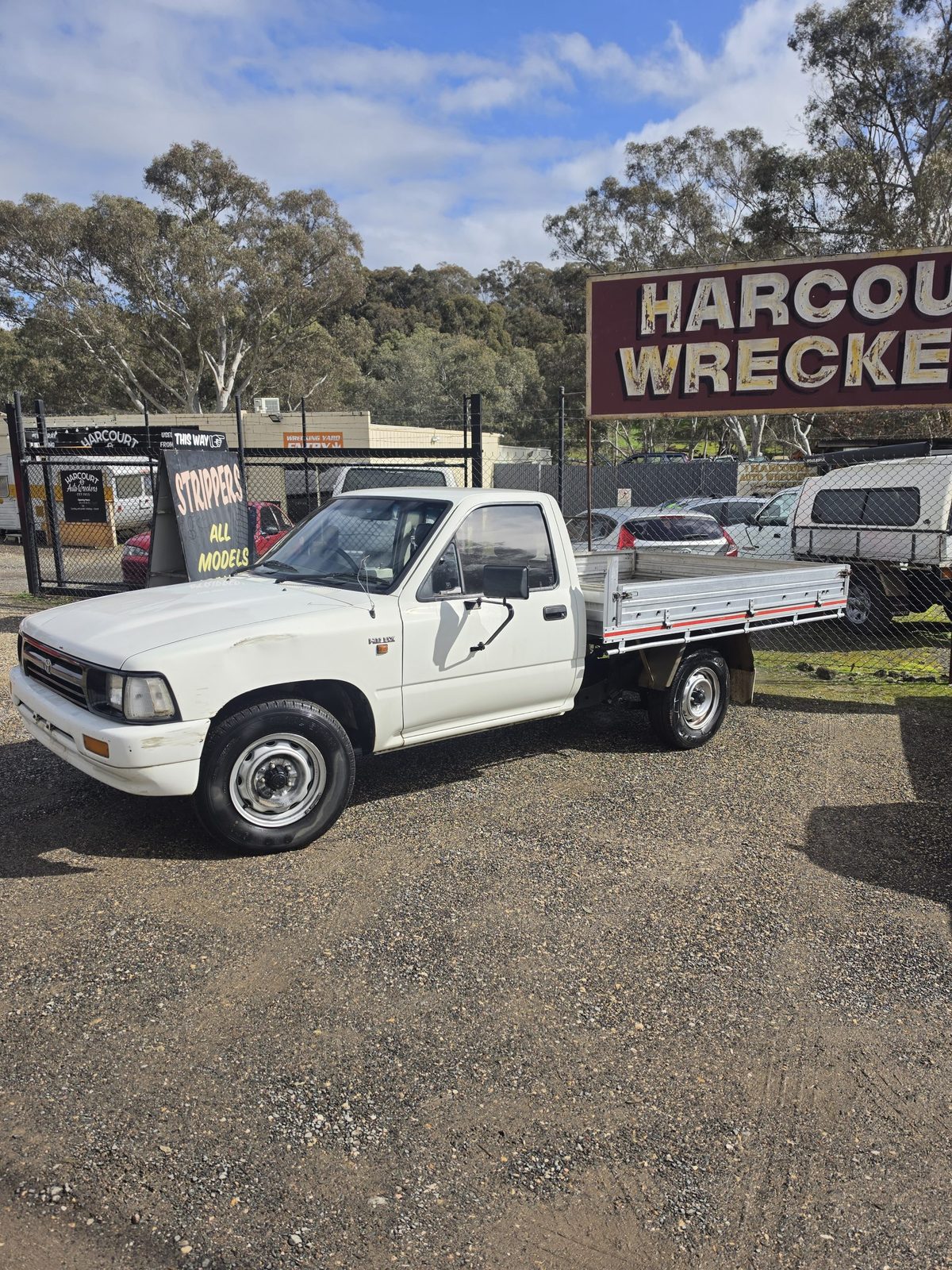 1995 Toyota Hilux tray, photo 2 of 8