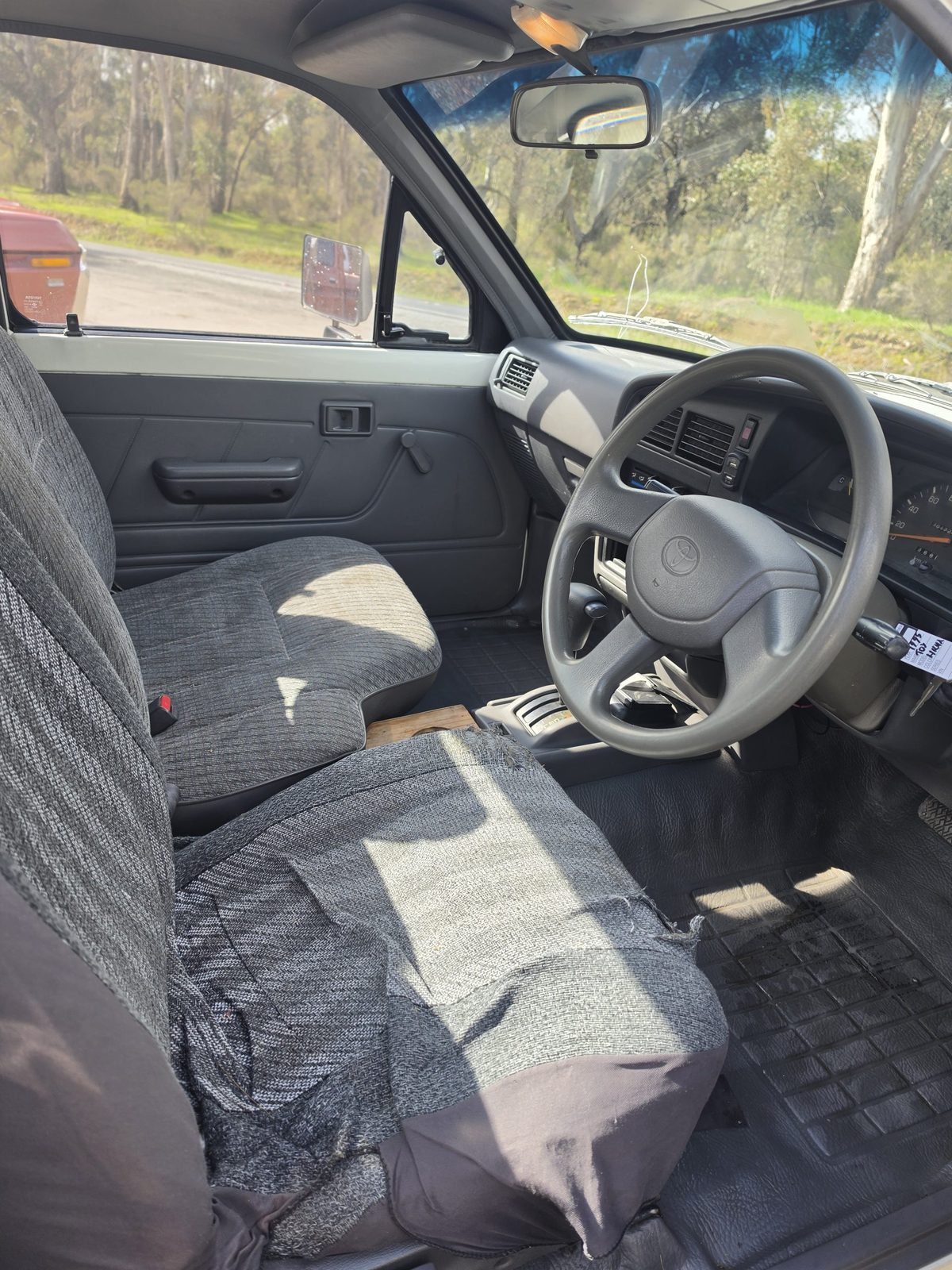 1995 Toyota Hilux tray, photo 7 of 8