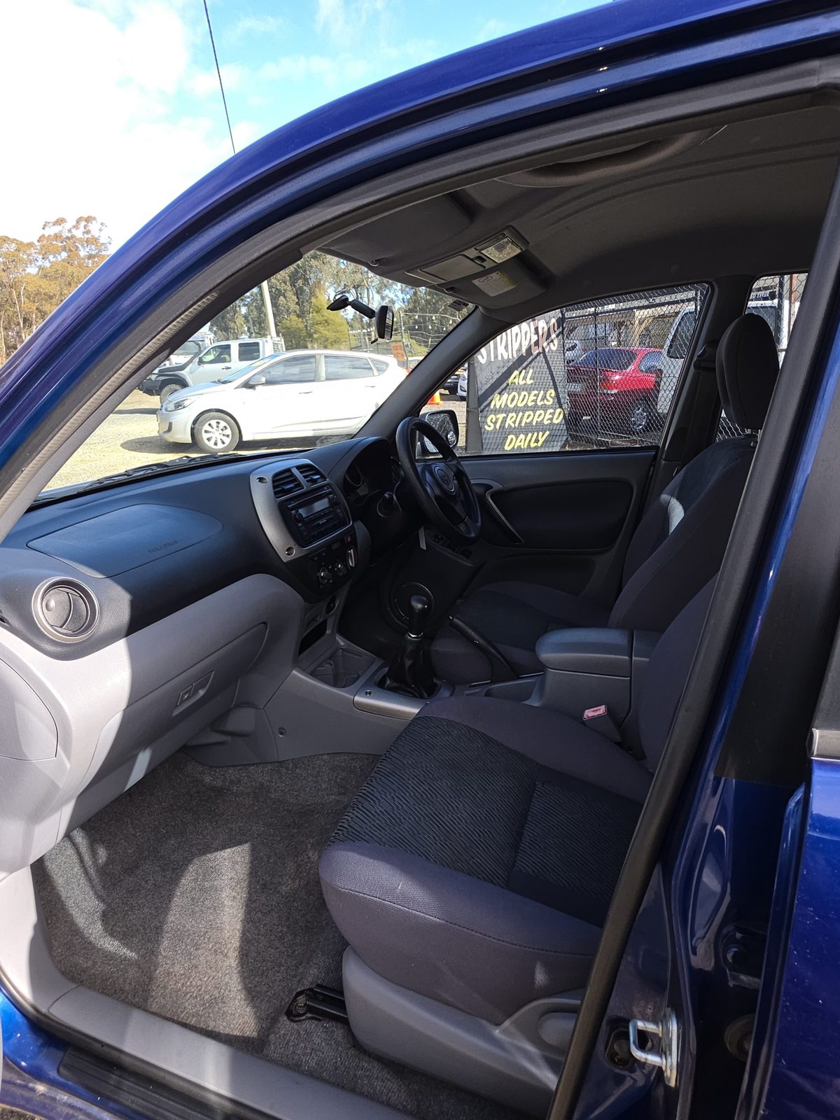 2002 RAV 4 5 DOOR, photo 6 of 6