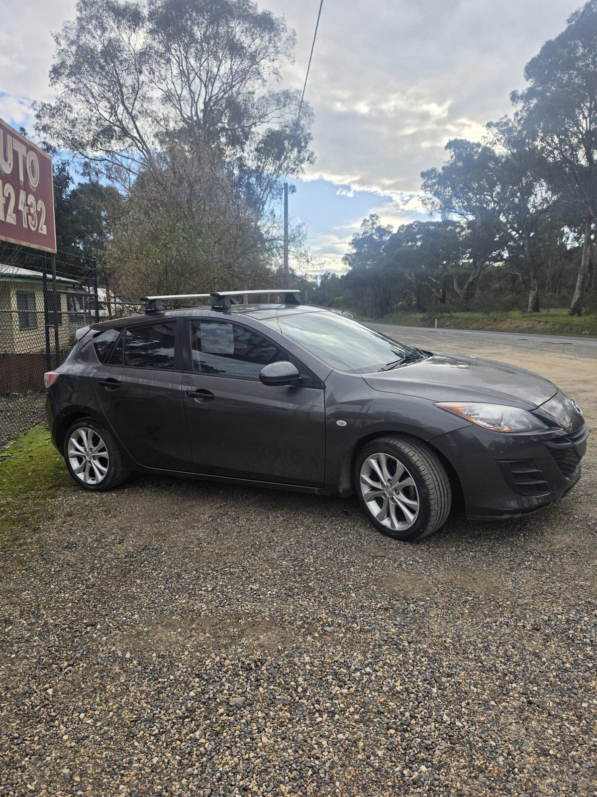 2010 Mazda 3 Hatch, photo 3 of 10