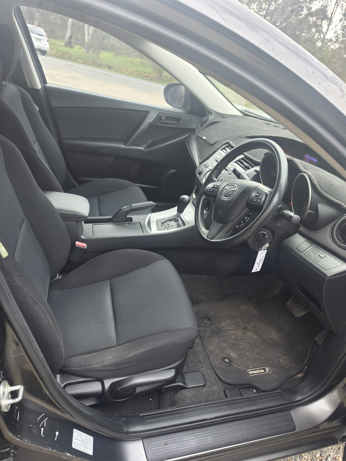 2010 Mazda 3 Hatch, photo 7 of 10