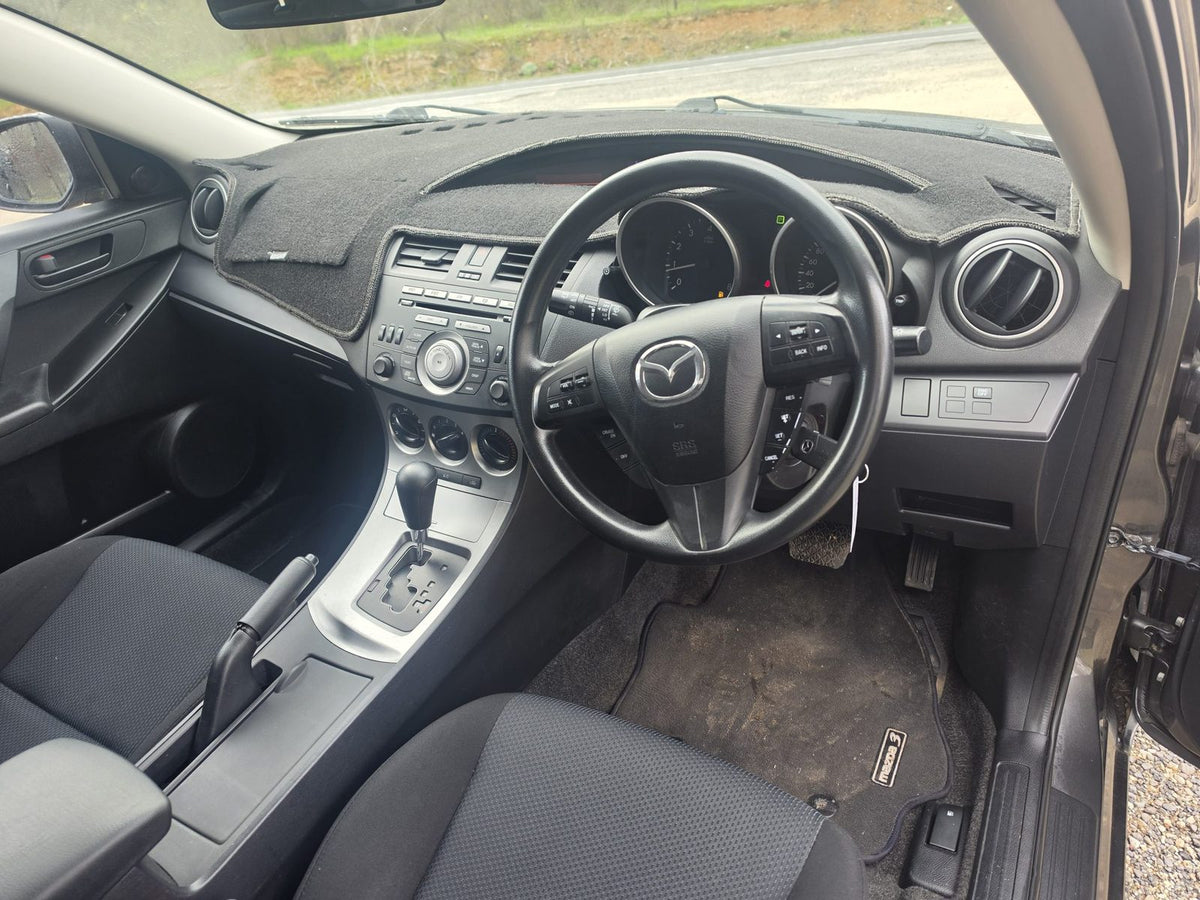 2010 Mazda 3 Hatch, photo 8 of 10