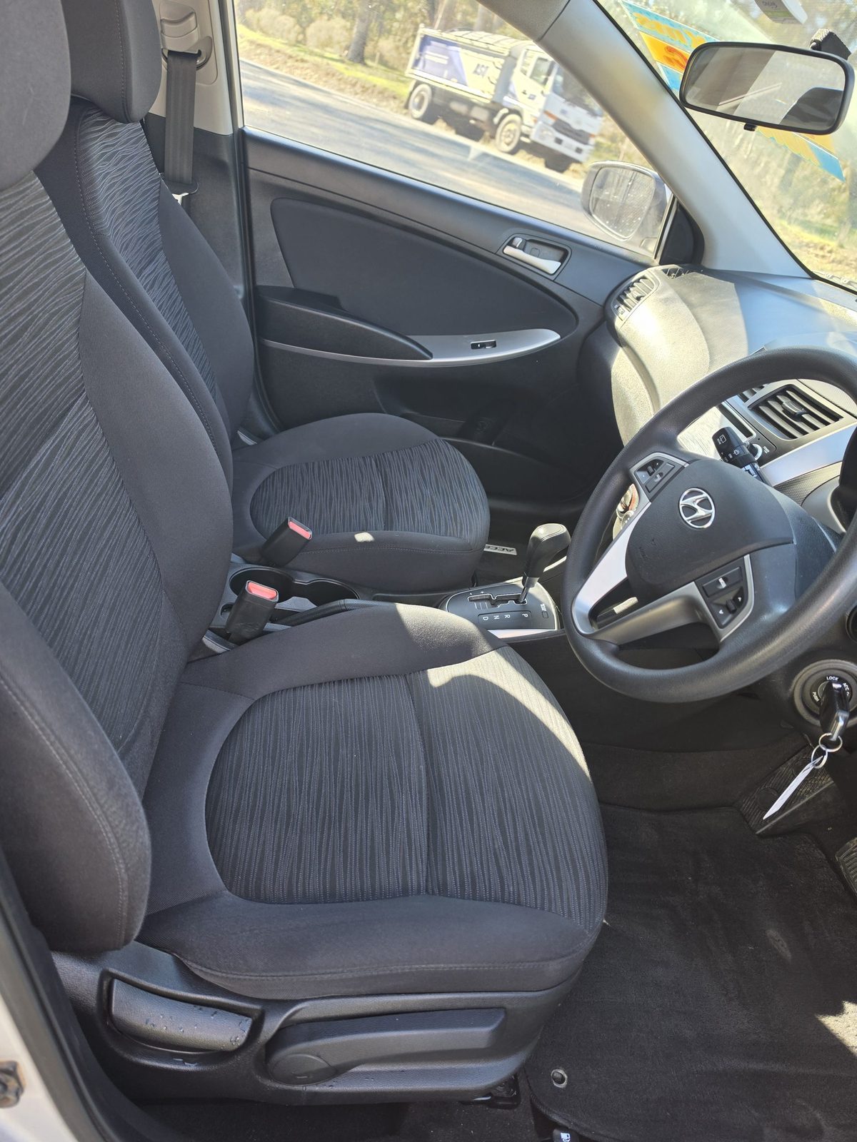 Hyundai Accent auto 2016, photo 6 of 10