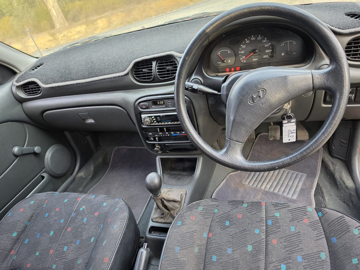 Hyundai x3 Excel 3 door manual, 1 owner, photo 8 of 10