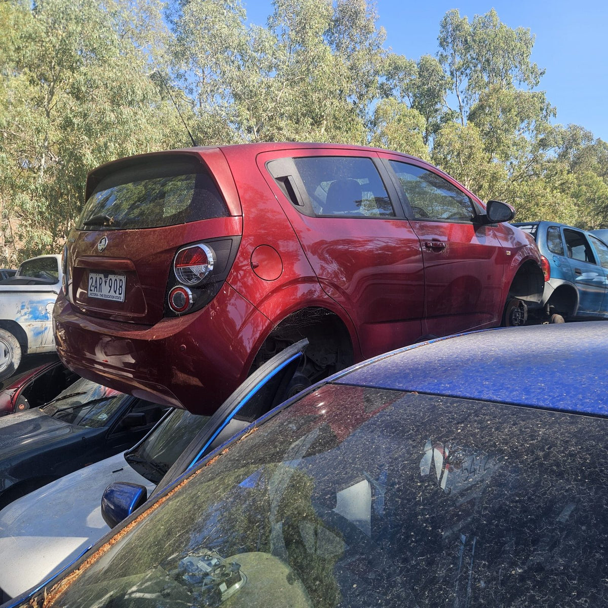 Holden Astra, Cruze, Captiva and Barina in the yard, photo 2 of 10