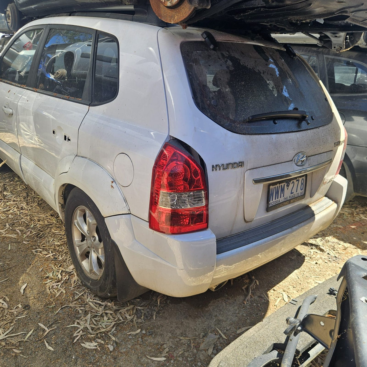 Hyundai in the yard, photo 8 of 11