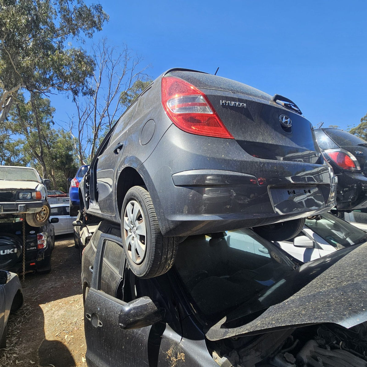 Hyundai in the yard, photo 11 of 11