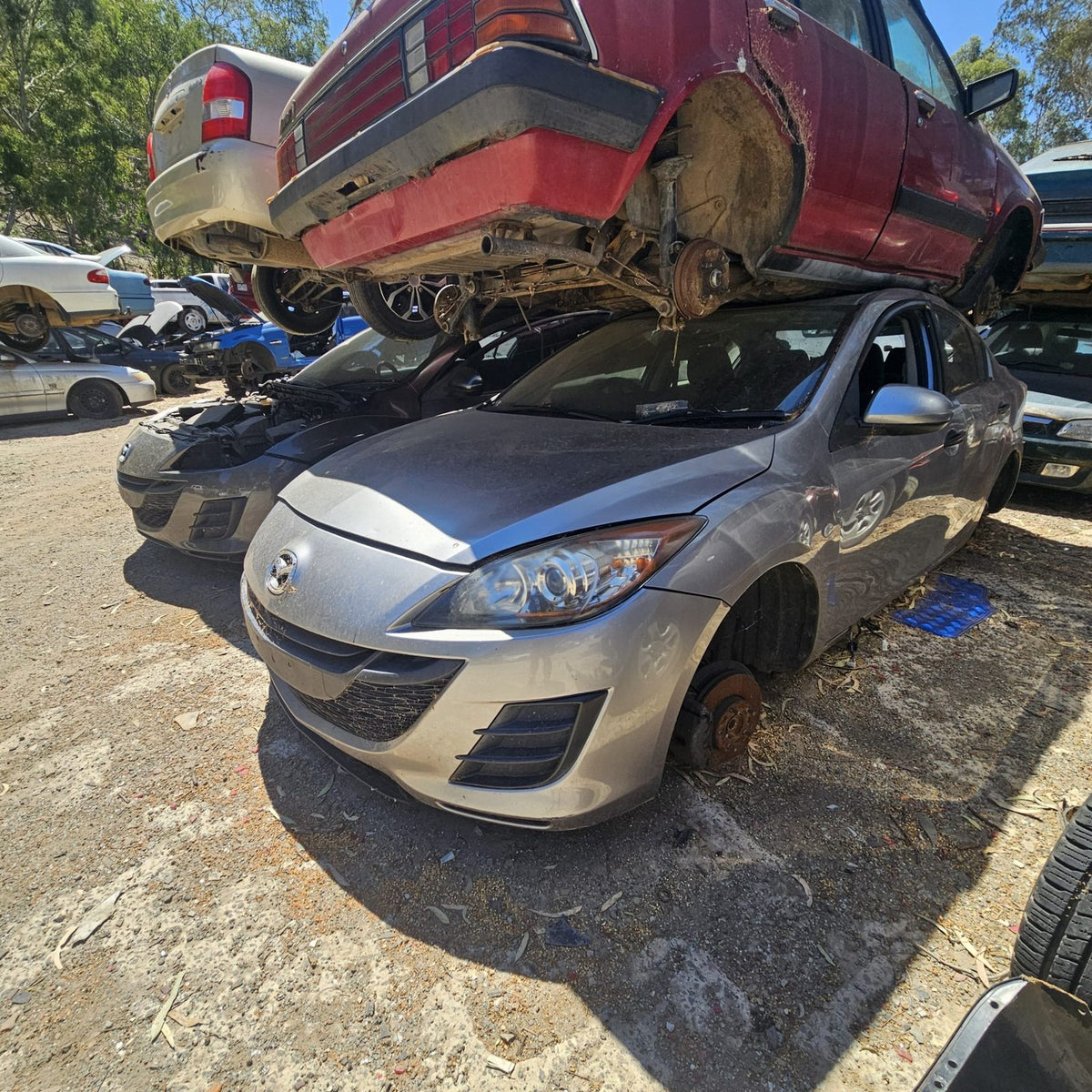 Mazda 2, 3, 6, 323 and CX-7 in the yard, photo 3 of 16