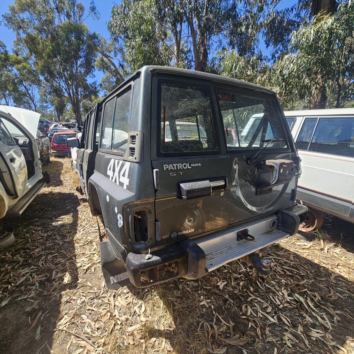 Nissan Patrol in the yard, photo 1 of 5