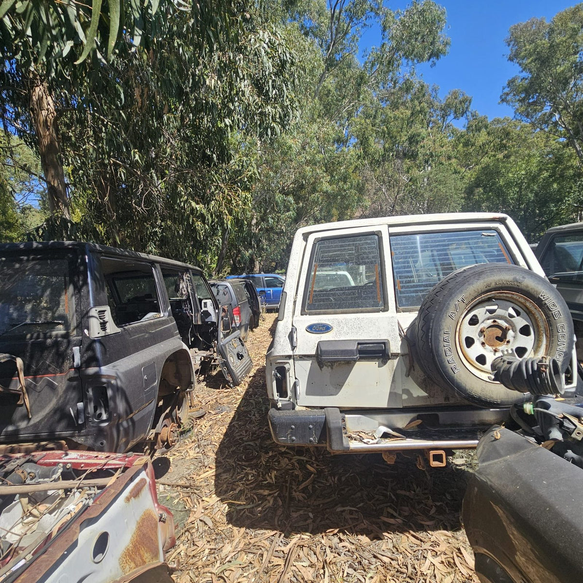 Nissan Patrol in the yard, photo 3 of 5
