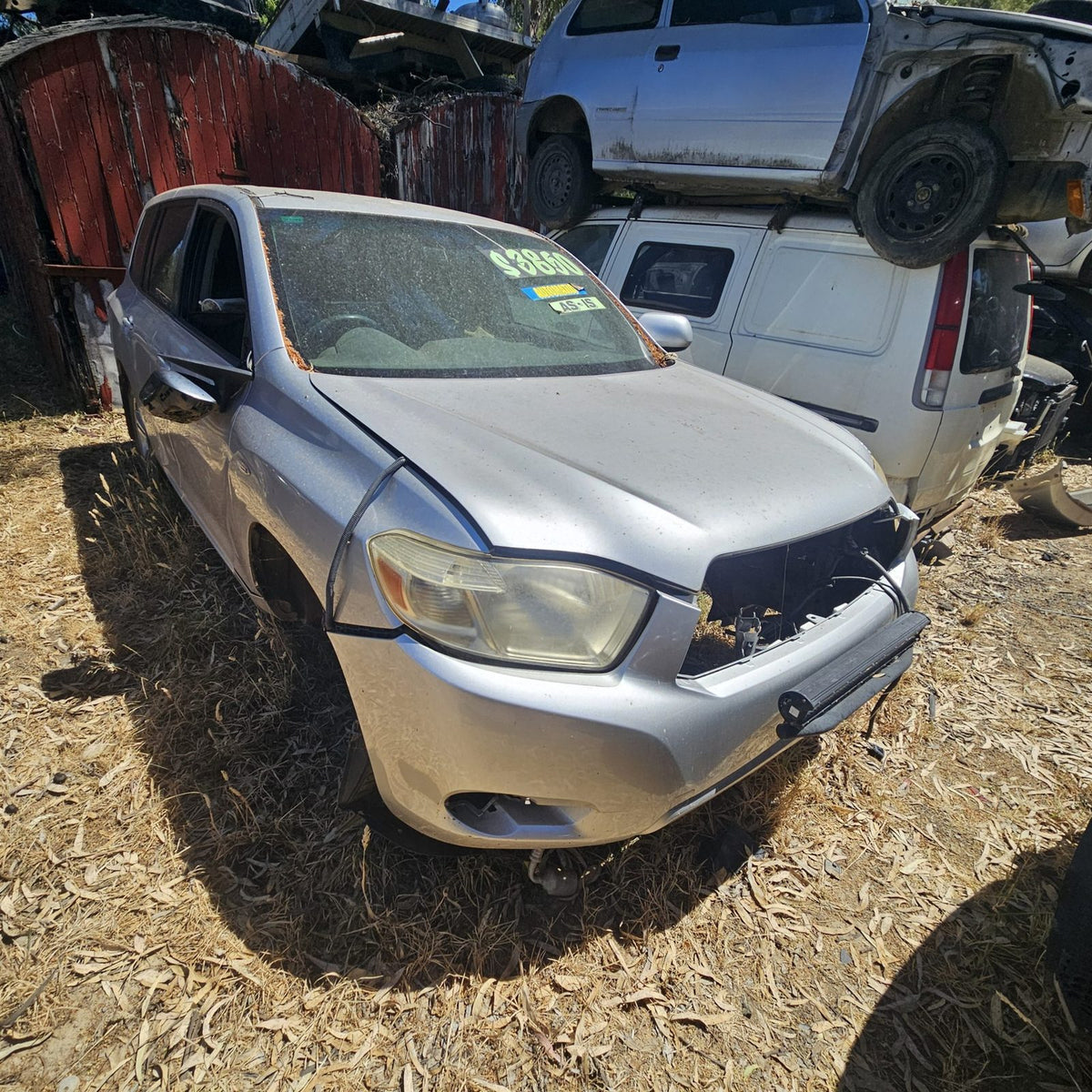Toyota RAV4 and Kluger in the yard, photo 8 of 11